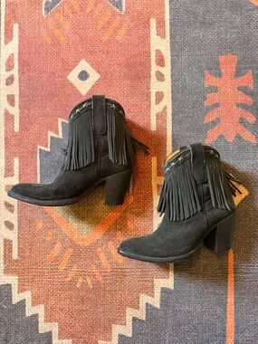 Idyllwind Black Swagger Suede Fringe Western Block Heel Ankle Boots